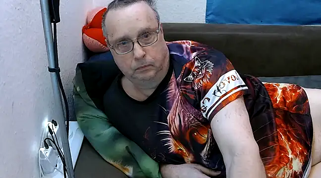 Snapshot of Manfred1012 chatting on 02/26/25, 05:09 Manfred1012 online show from 02/26/25, 05:09