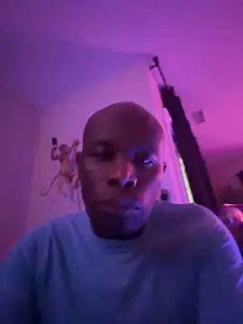 Snapshot of Bignc chatting on 10/27/25, 12:20 Bignc online show from 10/27/25, 12:20