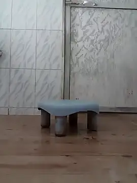 surabhi09 online show from 10/31/25, 07:53