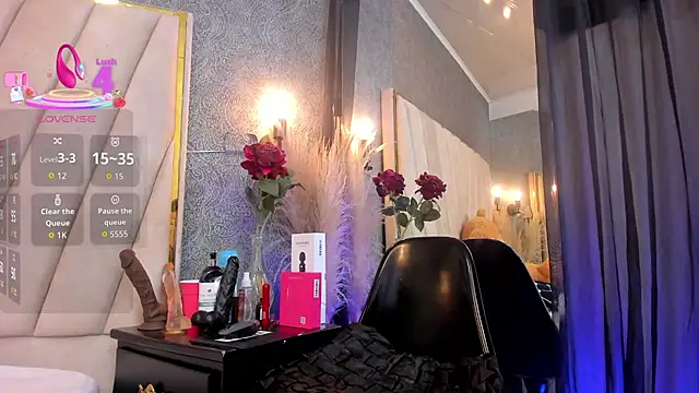 Madison-Diaz online show from 12/05/25, 01:42