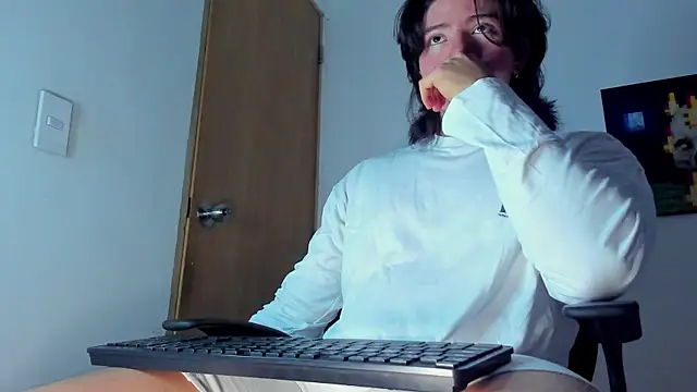 Snapshot of AngelBennet_ chatting on 10/22/25, 10:31 AngelBennet online show from 10/22/25, 10:31