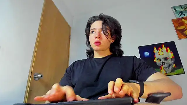 Snapshot of AngelBennet_ chatting on 10/28/25, 10:45 AngelBennet online show from 10/28/25, 10:45