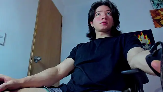 Snapshot of AngelBennet_ chatting on 10/31/25, 12:11 AngelBennet online show from 10/31/25, 12:11