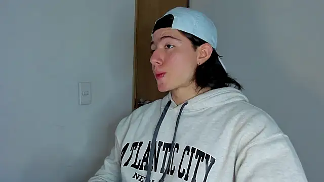 Snapshot of AngelBennet_ chatting on 11/18/25, 01:11 AngelBennet online show from 11/18/25, 01:11