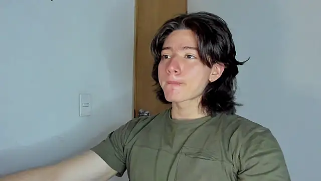 Snapshot of AngelBennet_ chatting on 11/19/25, 12:43 AngelBennet online show from 11/19/25, 12:43