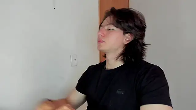 Snapshot of AngelBennet_ chatting on 11/21/25, 04:38 AngelBennet online show from 11/21/25, 04:38