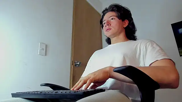 Snapshot of AngelBennet_ chatting on 12/02/25, 10:49 AngelBennet online show from 12/02/25, 10:49