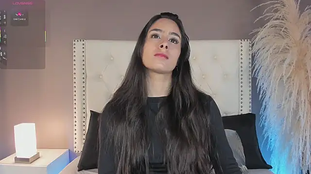 Julia Martinez  online show from 04/29/26, 11:36