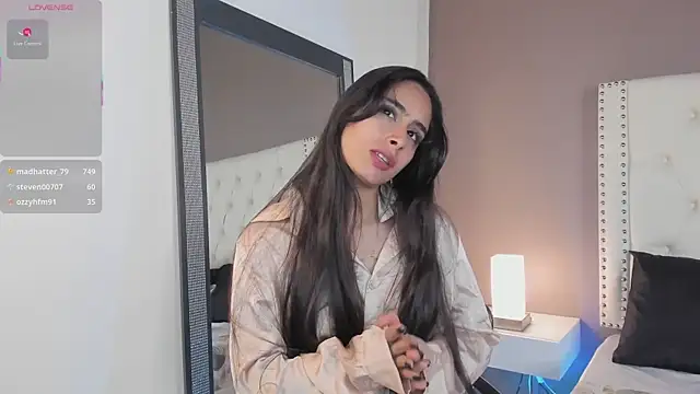 Julia Martinez  online show from 04/29/26, 05:52