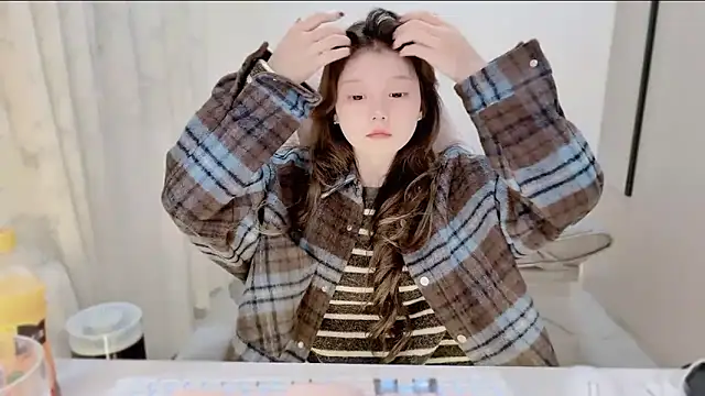 yangyang-1115 online show from 11/15/25, 04:54