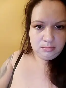 Snapshot of Szilvi93 chatting on 04/17/26, 04:59 Szilvi93 online show from 04/17/26, 04:59