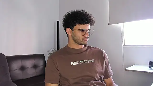 andrewChris  online show from 11/05/25, 07:47