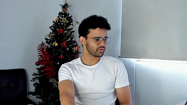 andrewChris  online show from 12/18/25, 03:51