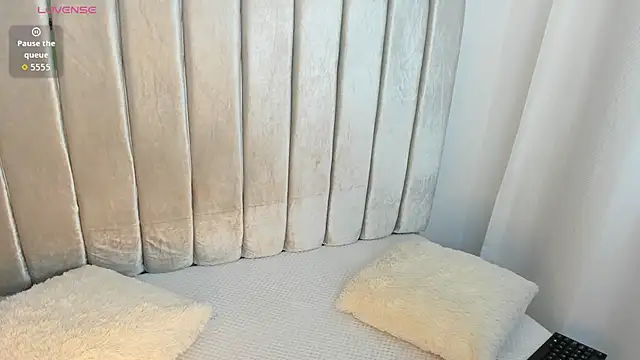 Snapshot of aurora_johnson_ chatting on 02/06/26, 04:17 aurora johnson online show from 02/06/26, 04:17