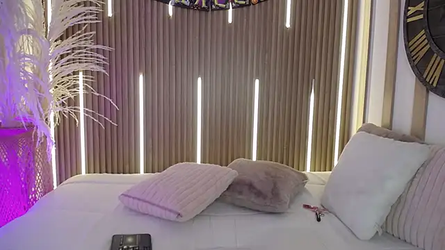 Aniie Doll online show from 10/17/25, 08:22