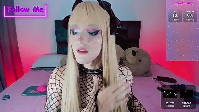 Snapshot of Kirmyy_ chatting on 12/22/24, 04:28 Kirmyy online show from 12/22/24, 04:28