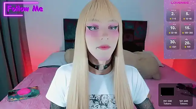 Snapshot of Kirmyy_ chatting on 01/10/25, 12:27 Kirmyy online show from 01/10/25, 12:27