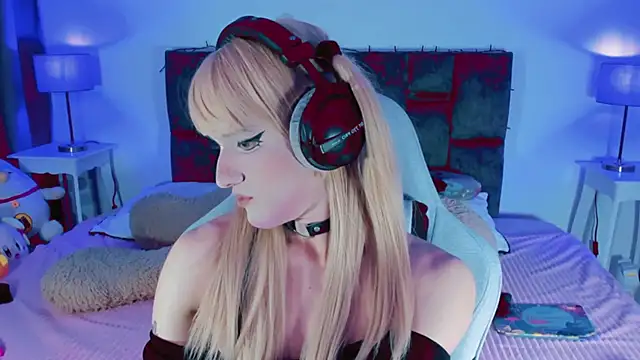 Snapshot of Kirmyy_ chatting on 09/19/25, 02:13 Kirmyy online show from 09/19/25, 02:13