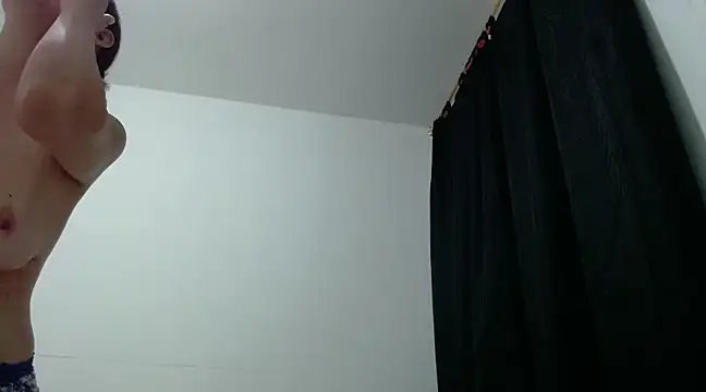 nicolle milf1978 online show from 02/04/25, 11:05