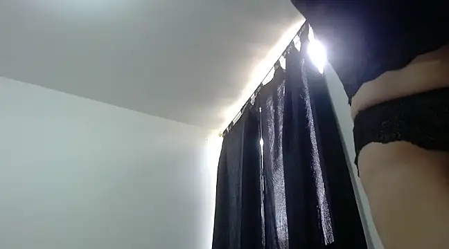 nicolle milf1978 online show from 02/22/25, 03:14