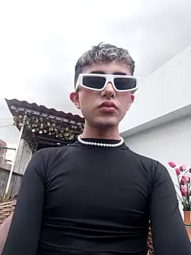 Noah Xitruxx online show from 10/09/25, 03:32