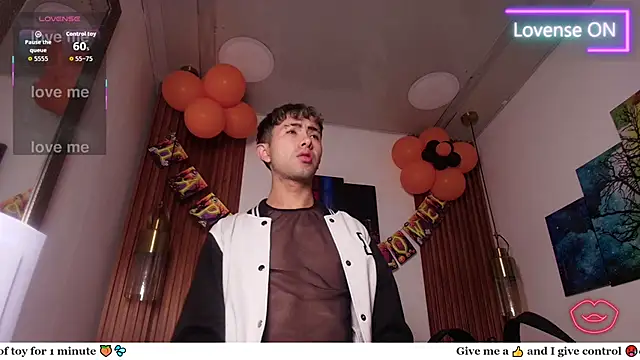 Noah Xitruxx online show from 10/20/25, 04:02