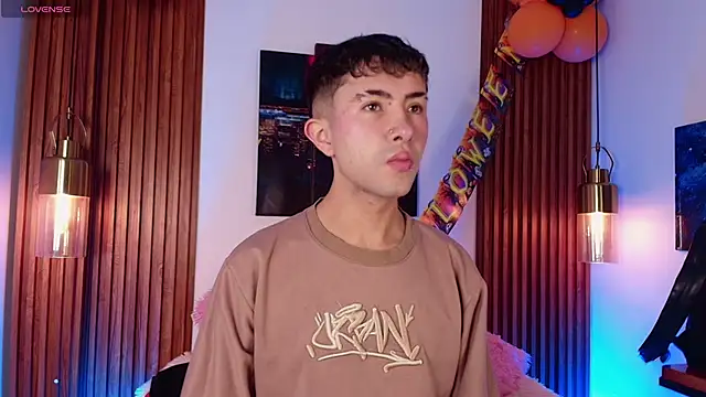 Noah Xitruxx online show from 10/23/25, 02:44