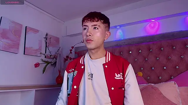 Noah Xitruxx online show from 11/12/25, 01:11