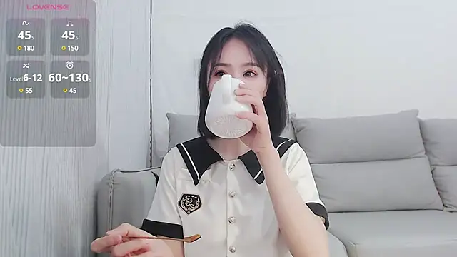 Snapshot of Koi-m- chatting on 02/10/25, 03:57 Koi-m- online show from 02/10/25, 03:57