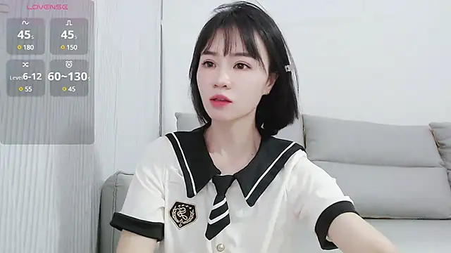 Snapshot of Koi-m- chatting on 02/21/25, 01:11 Koi-m- online show from 02/21/25, 01:11