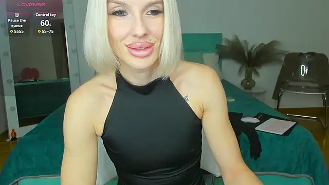 Snapshot of Lana_kitty__ chatting on 11/12/25, 11:36 Lana kitty online show from 11/12/25, 11:36