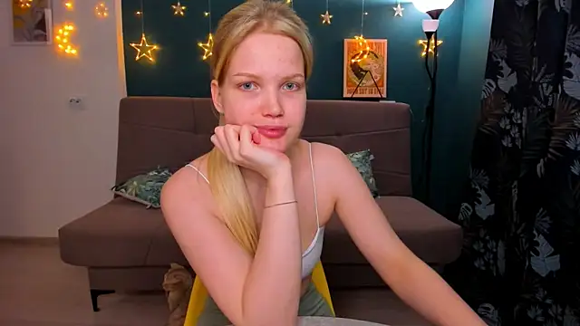 Snapshot of Xloe_Queen chatting on 02/09/25, 03:23 Xloe Queen online show from 02/09/25, 03:23