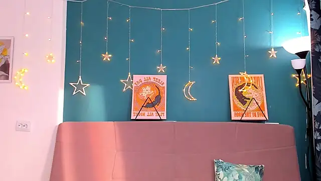 Snapshot of Xloe_Queen chatting on 03/05/25, 12:11 Xloe Queen online show from 03/05/25, 12:11