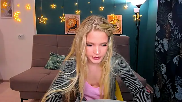 Snapshot of Xloe_Queen chatting on 03/14/25, 02:41 Xloe Queen online show from 03/14/25, 02:41