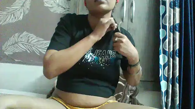 Snapshot of shalini_fire chatting on 05/11/26, 08:28 shalini fire online show from 05/11/26, 08:28
