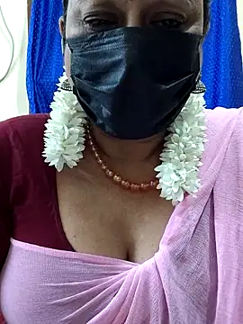 Snapshot of rekha_naier chatting on 11/20/25, 07:13 rekha naier online show from 11/20/25, 07:13