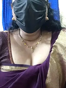 Snapshot of rekha_naier chatting on 12/16/25, 05:07 rekha naier online show from 12/16/25, 05:07