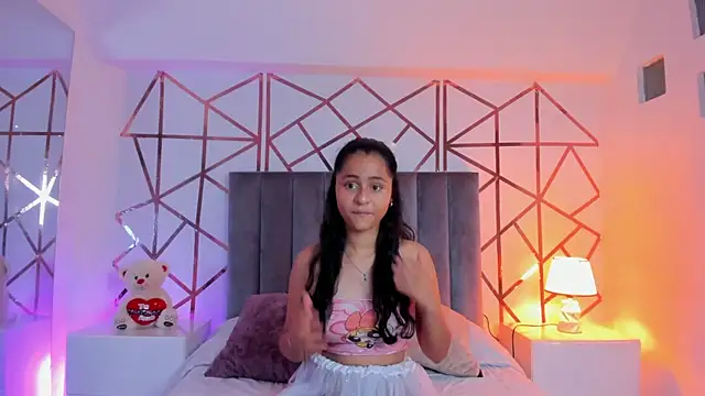 Giselle Roldan online show from 02/11/25, 11:43