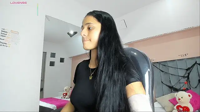 Giselle Roldan online show from 10/23/25, 05:18