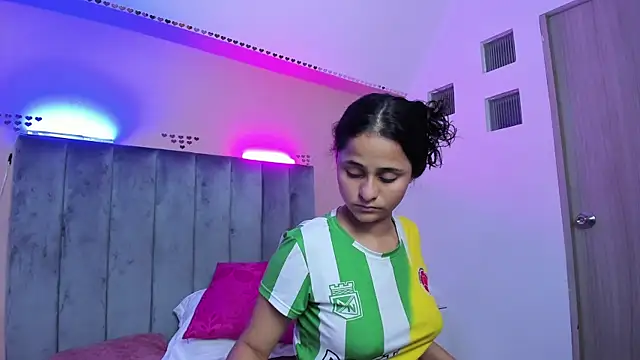 Snapshot of Giselle_Roldan chatting on 06/18/26, 09:14 Giselle Roldan online show from 06/18/26, 09:14