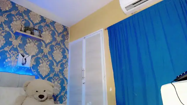 nicoledollts online show from 11/01/25, 01:51