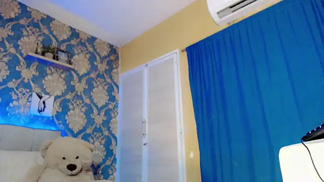 nicoledollts online show from 06/23/26, 06:28