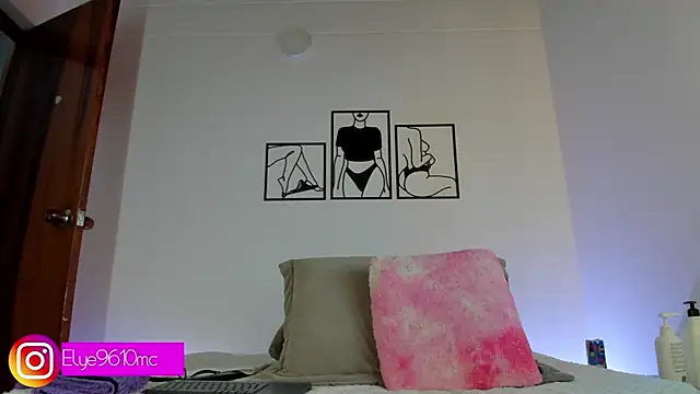 Snapshot of ellie_mcdonald chatting on 10/06/25, 10:18 ellie mcdonald online show from 10/06/25, 10:18