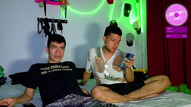 Snapshot of Nymphobuddies chatting on 12/23/24, 06:05 Nymphobuddies online show from 12/23/24, 06:05