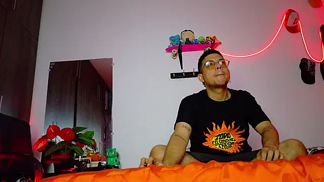 Snapshot of Nymphobuddies chatting on 01/20/25, 06:21 Nymphobuddies online show from 01/20/25, 06:21