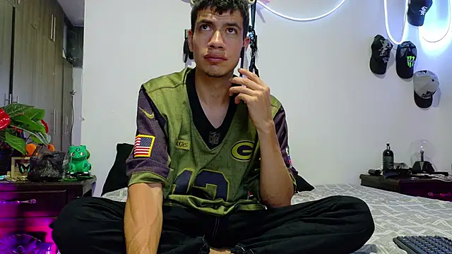 Snapshot of Nymphobuddies chatting on 01/23/25, 04:09 Nymphobuddies online show from 01/23/25, 04:09