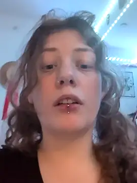 Snapshot of Twitchtheclownn chatting on 12/21/25, 08:05 Twitchtheclownn online show from 12/21/25, 08:05