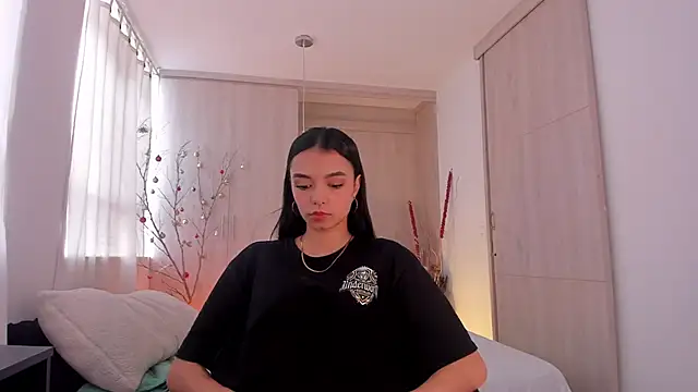 Snapshot of AnabelWolf chatting on 12/17/24, 07:26 AnabelWolf online show from 12/17/24, 07:26