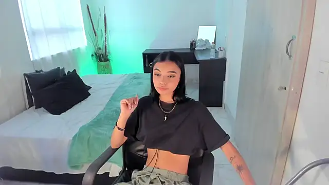 Snapshot of AnabelWolf chatting on 01/10/25, 09:53 AnabelWolf online show from 01/10/25, 09:53