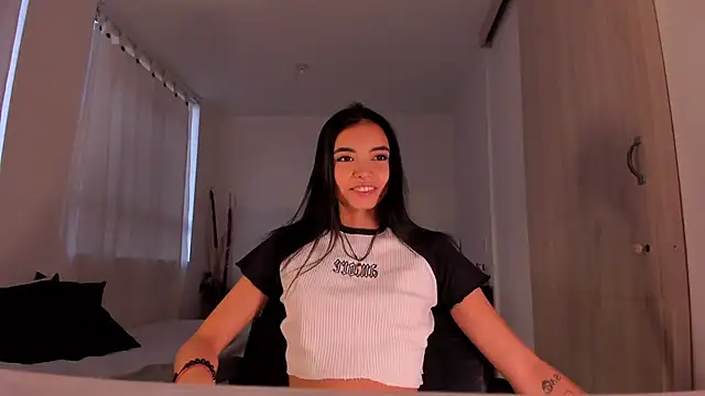 Snapshot of AnabelWolf chatting on 01/16/25, 11:06 AnabelWolf online show from 01/16/25, 11:06